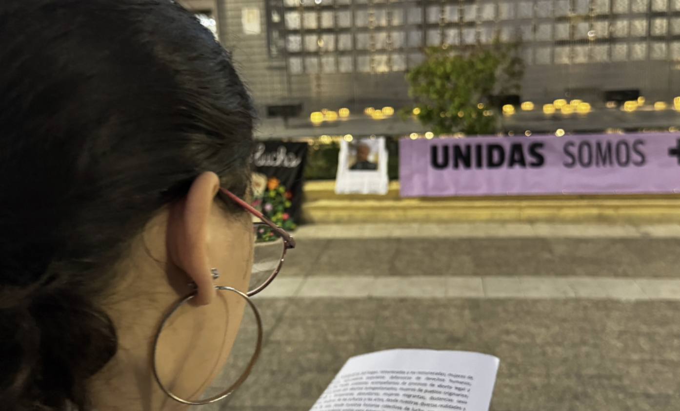 Fotografía en la que posan representantes de OLA Chile, Comité de Mujeres de la ISP, FENPRUSS y CONFUSAM