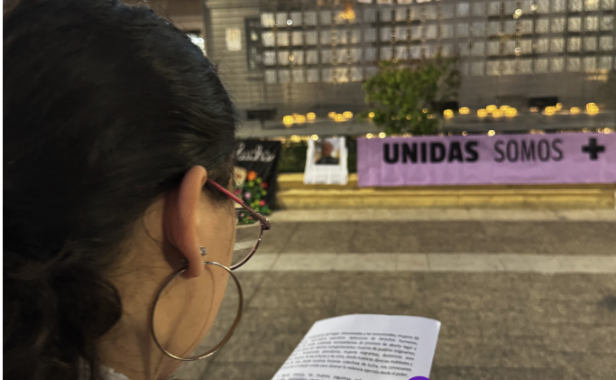 Fotografía en la que posan representantes de OLA Chile, Comité de Mujeres de la ISP, FENPRUSS y CONFUSAM