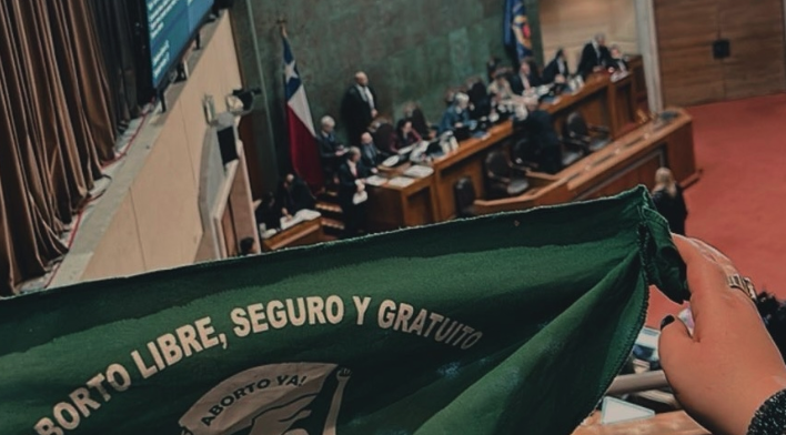 Fotografía en la que posan representantes de OLA Chile, Comité de Mujeres de la ISP, FENPRUSS y CONFUSAM