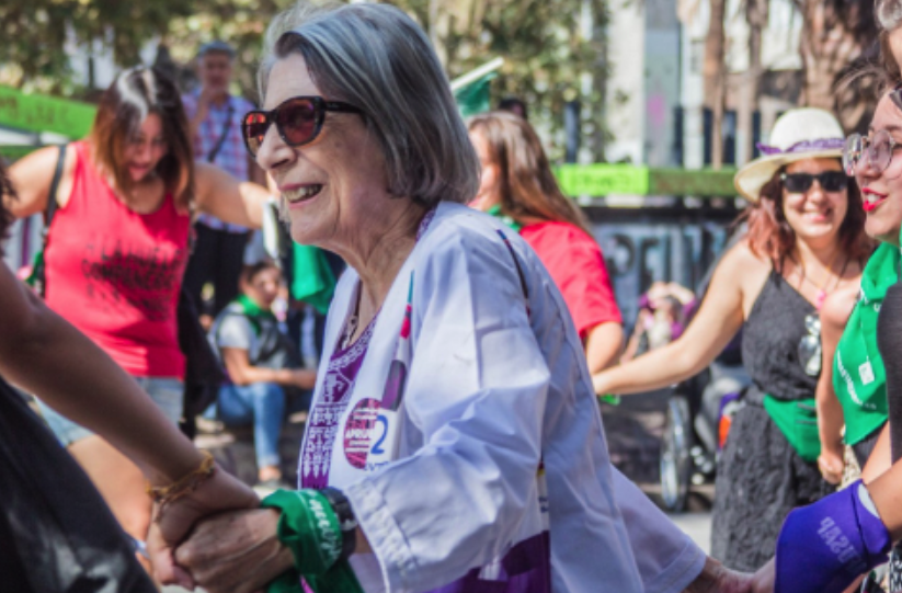 Fotografía en la que posan representantes de OLA Chile, Comité de Mujeres de la ISP, FENPRUSS y CONFUSAM